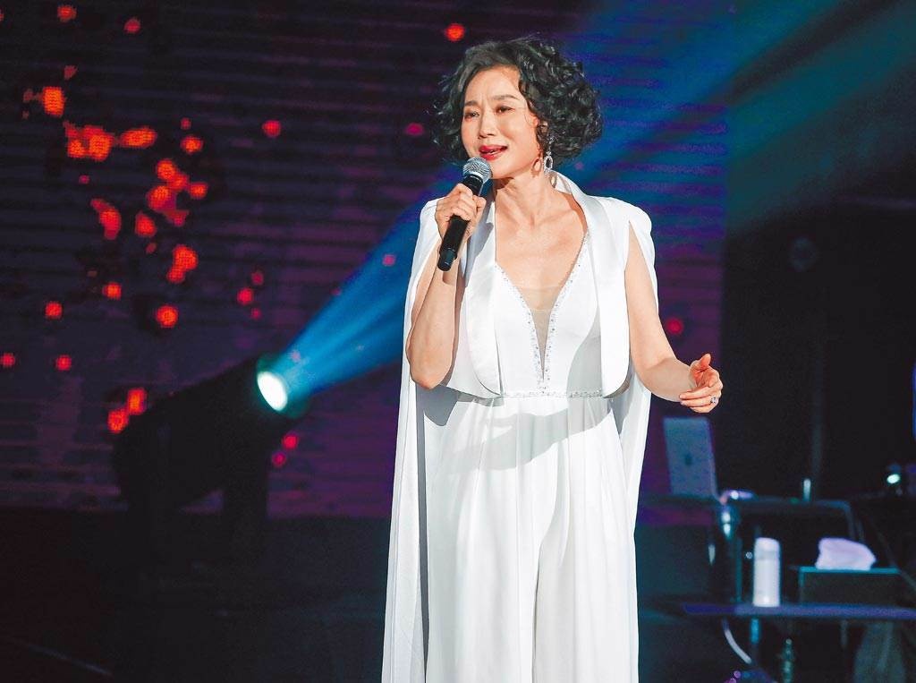 Ca si Na Tang qua doi hinh anh