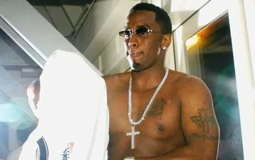 Diddy lam tai phong giat ui trong tu hinh anh