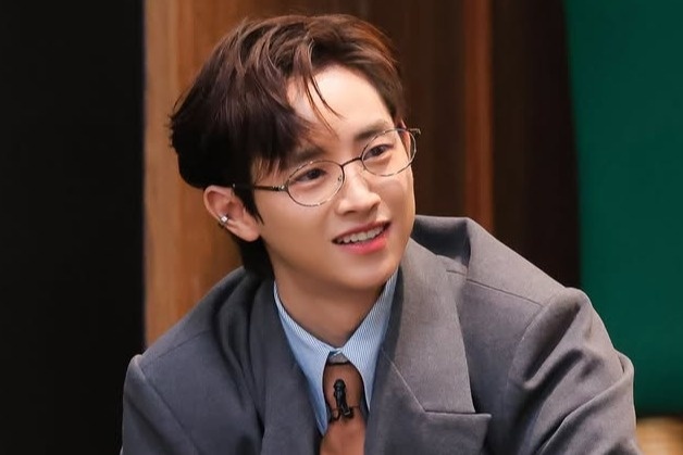 Nam ca si vap tranh luan hinh anh