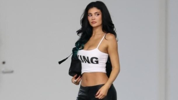 Ban gai 'nguoi dan ong dep trai nhat the gioi' gay chu y hinh anh