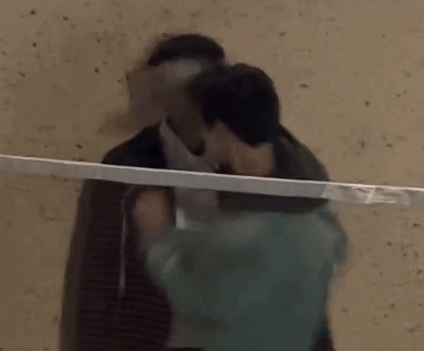 Vuong Nien Tuong Thanh guc xuong sau khi bi ban dien dam hinh anh