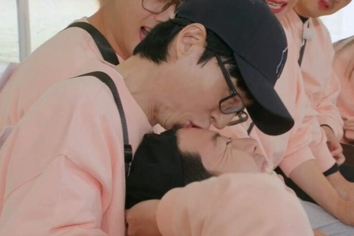 Running Man bi chi trich du doi hinh anh