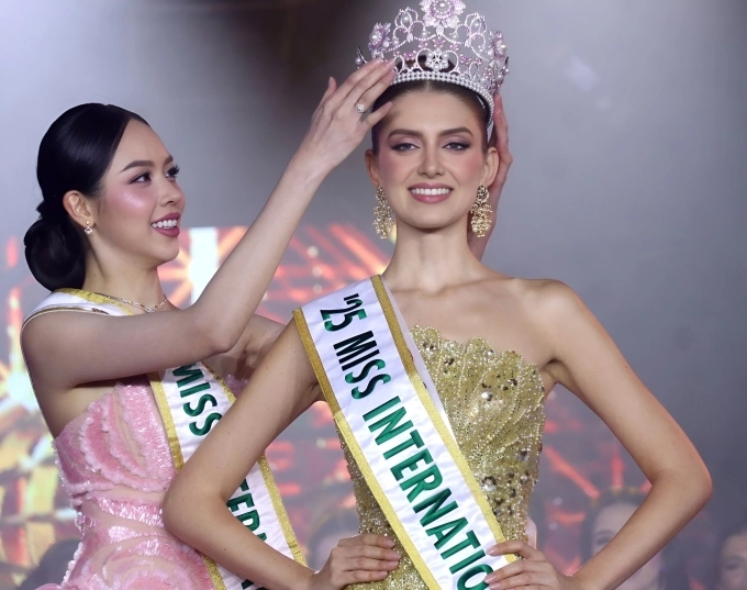 Nguoi dep Colombia dang quang Hoa hau Quoc te hinh anh