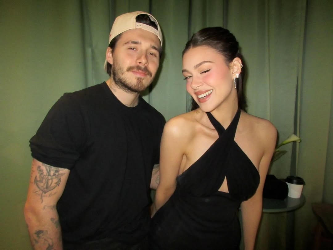 Brooklyn ngay cang si me vo, bo mac nha Beckham hinh anh