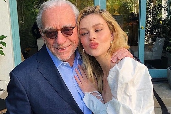 Nicola Peltz 'duoc cha tro cap 1 trieu USD moi thang' hinh anh