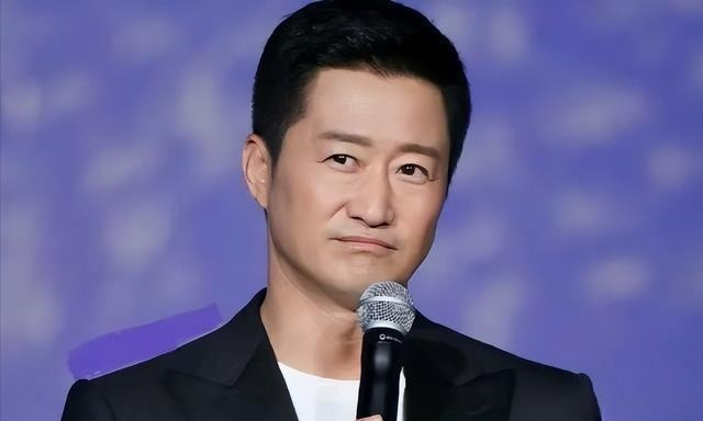 Ngo Kinh bi don vao chan tuong hinh anh