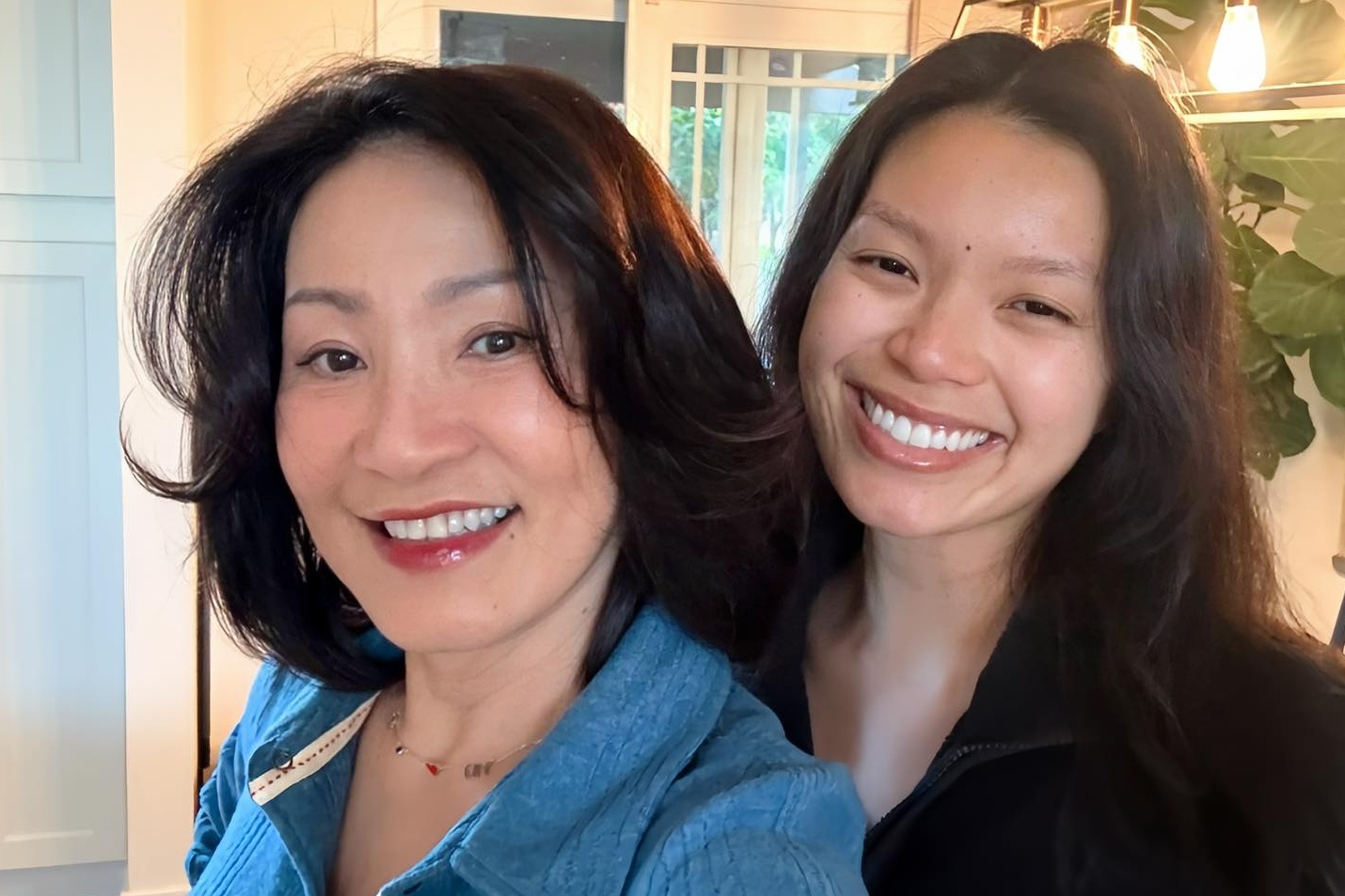 Hong Dao khac la o tuoi 63 hinh anh