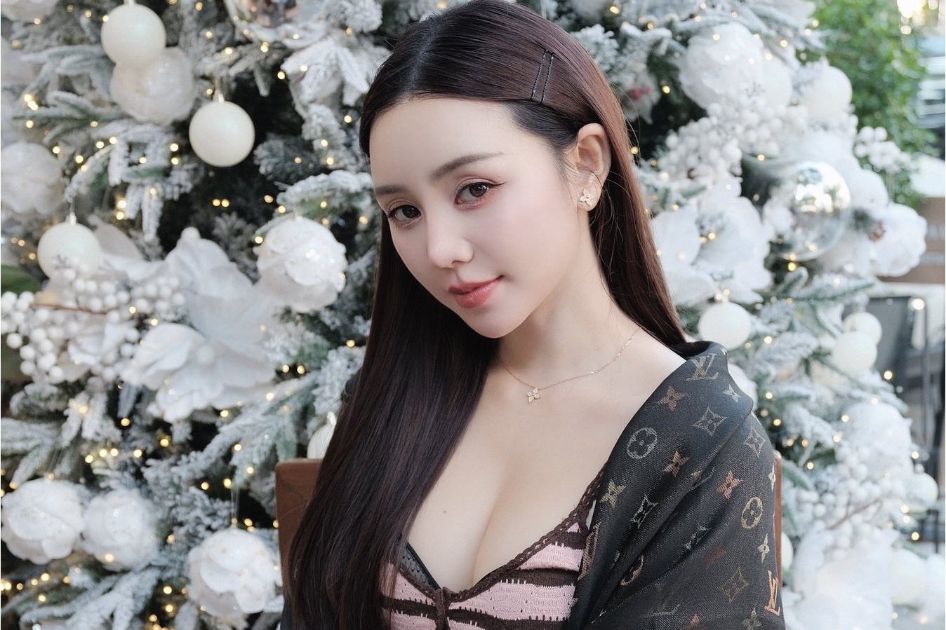 Quynh Kool vap tranh cai hinh anh