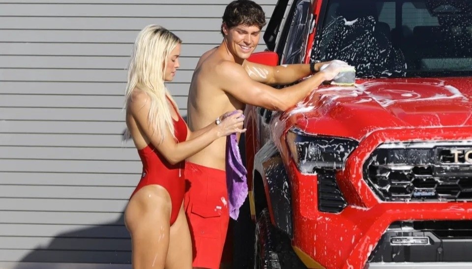 Hau truong nong bong cua 'Baywatch' hinh anh