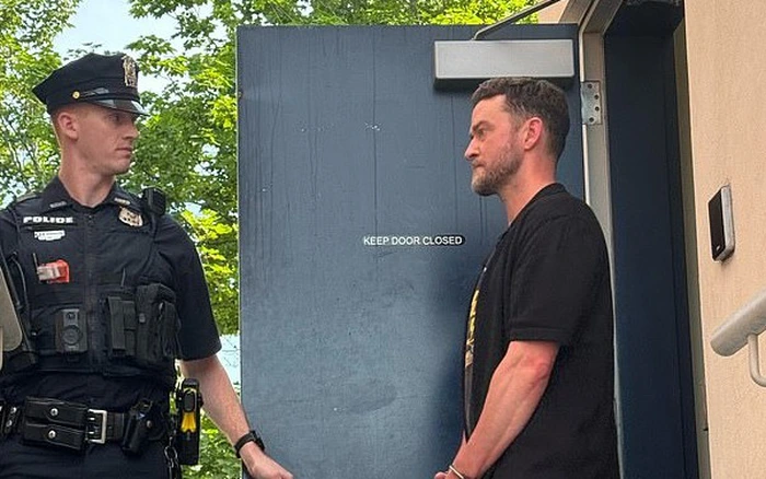 Hinh anh Justin Timberlake bi bat hinh anh