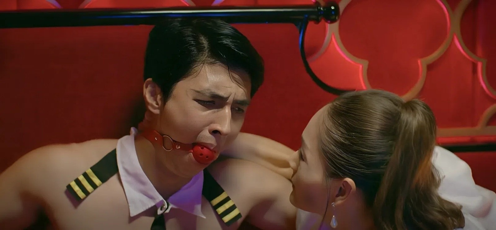 Thay gi tu tranh cai canh nhay cam trong ‘phim gio vang’ hinh anh