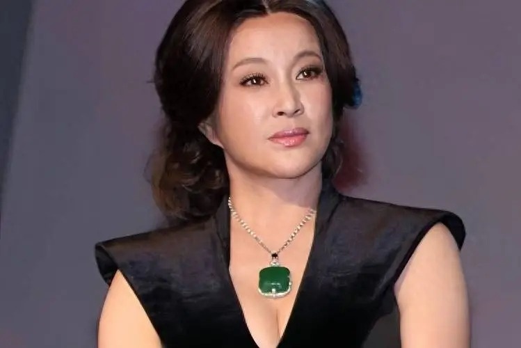 Luu Hieu Khanh bi chau ruot tung tin 'chet trong ho boi' hinh anh