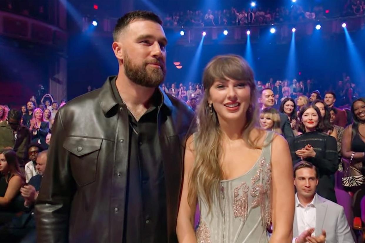 Taylor Swift va Travis Kelce ngay cang man nong hinh anh