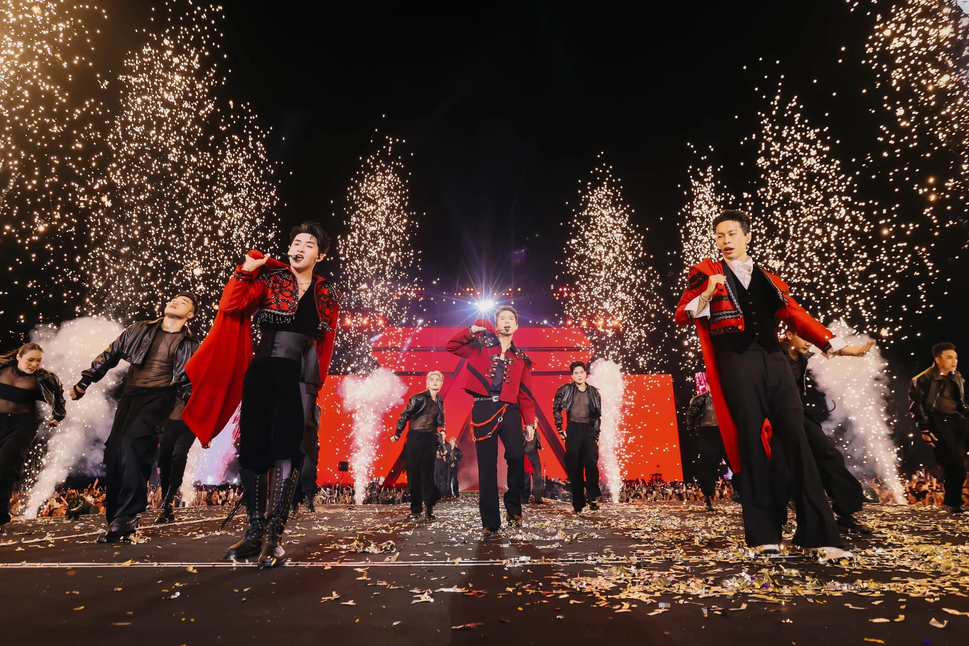 Anh trai 'say hi' anh 1