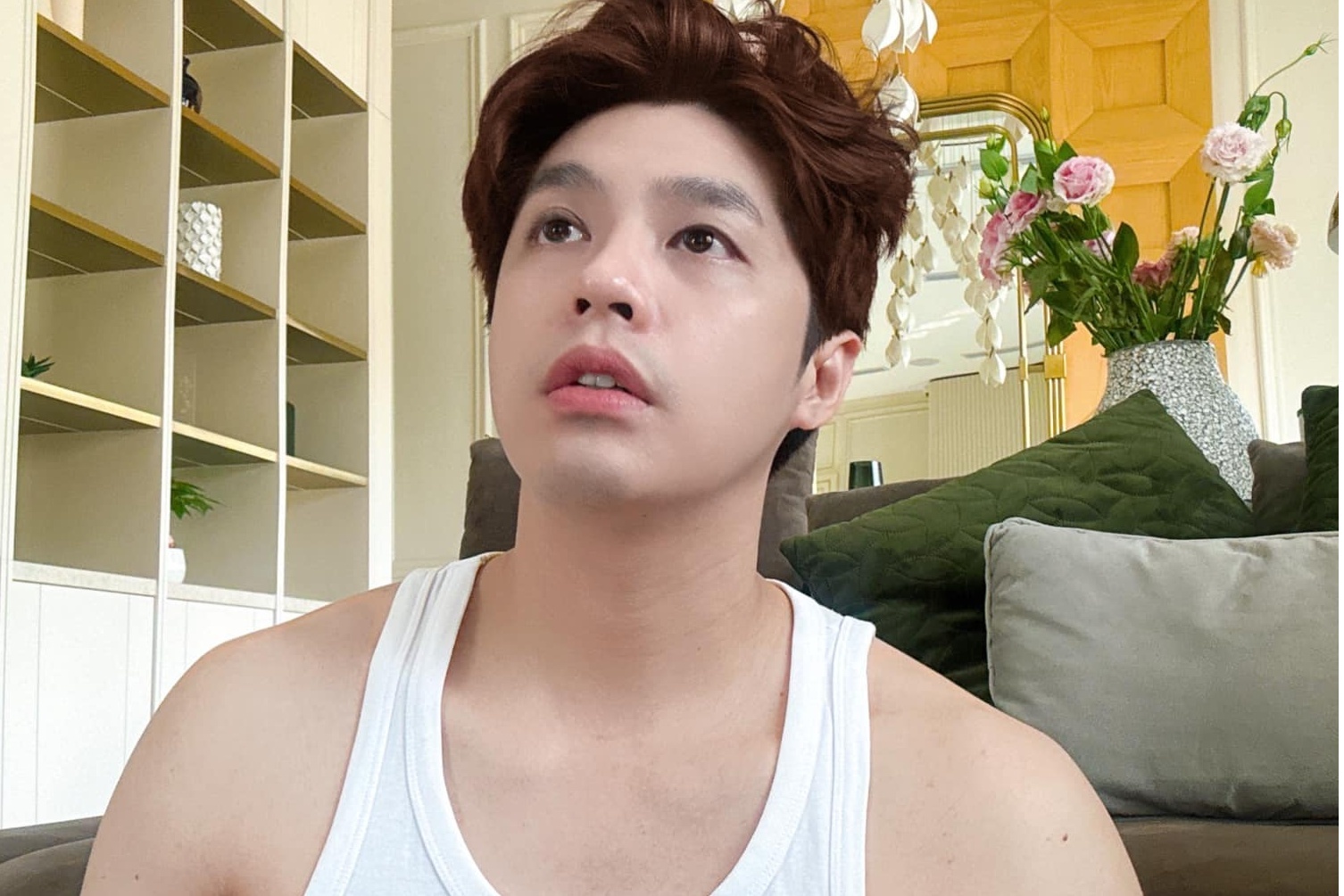 Dong thai cua Noo Phuoc Thinh giua tin nhan voi chang trai Trung Quoc hinh anh