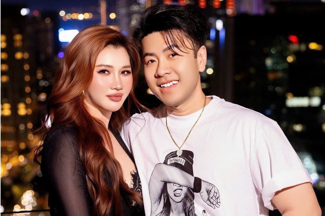 Dam hoi cua Akira Phan va ban gai doanh nhan hinh anh