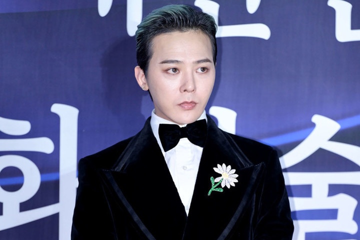 Phia G-Dragon xin loi sau khi gay tranh cai hinh anh