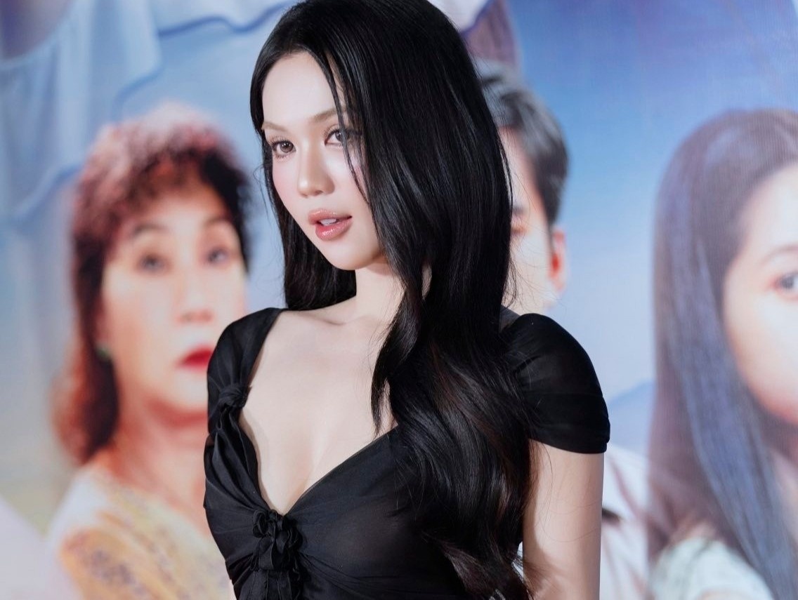 Phim co Ngoc Trinh tut hang hinh anh