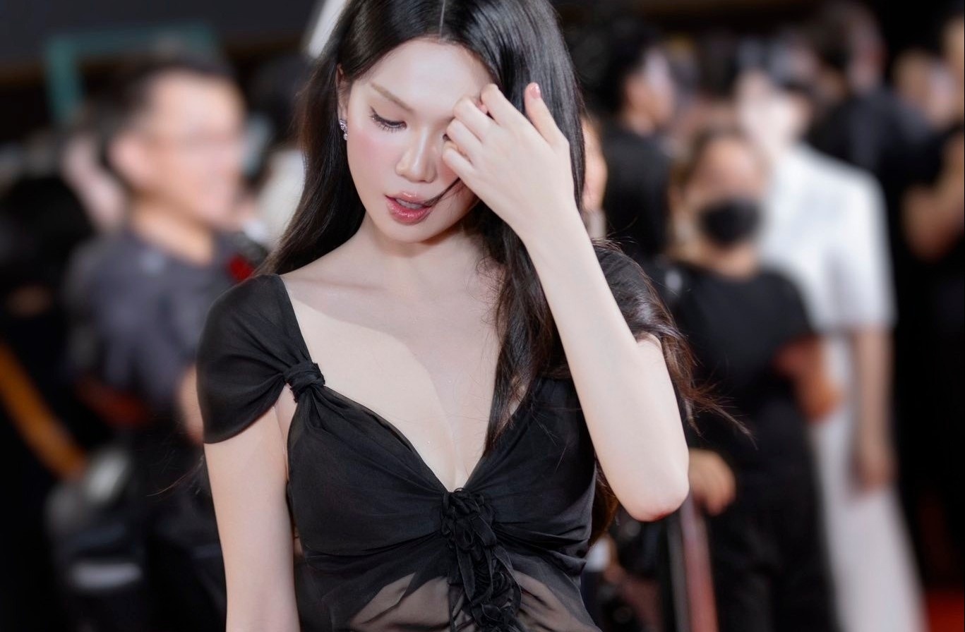 Phim co Ngoc Trinh tut hang hinh anh