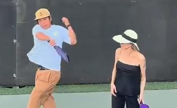 Pax Thien choi pickleball cung me hinh anh