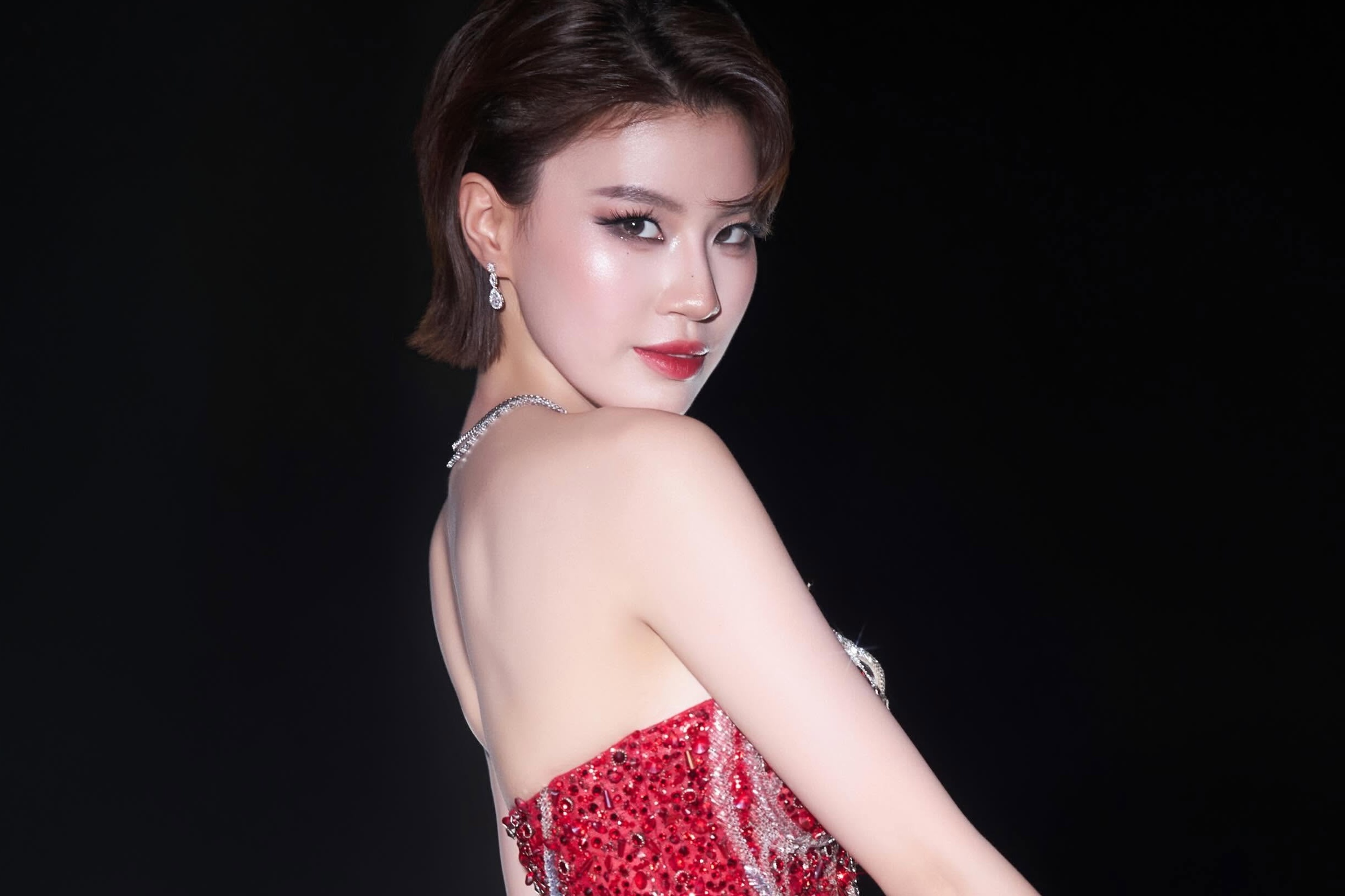 Phao truoc them Hoa hau Hoa binh Viet Nam hinh anh