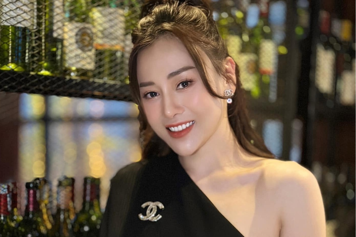 Phuong Oanh dua 2 con di du lich hinh anh