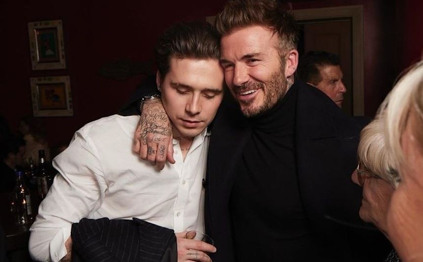 Brooklyn Beckham noi gian voi bo me hinh anh