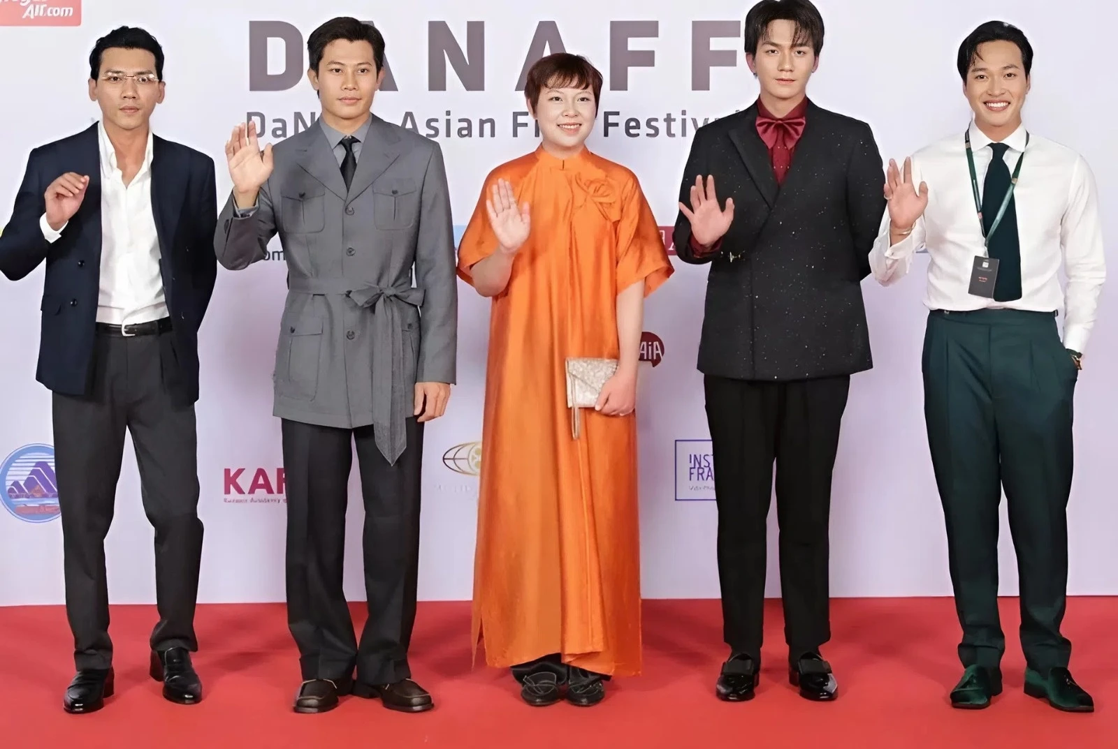 Khoanh khac gay chu y cua doan phim 'Mua do' hinh anh