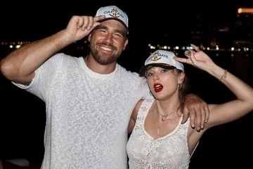 Fan vay kin dam cuoi Taylor Swift hinh anh