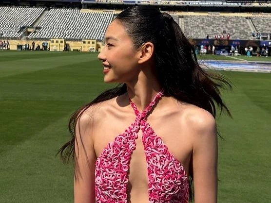 Mỹ nhân Hàn rước cúp vàng World Cup là ai?