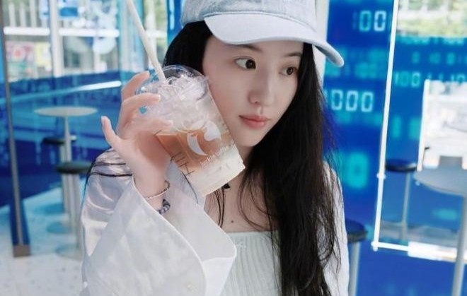 Ảnh mặt mộc của Lưu Diệc Phi gây sốt