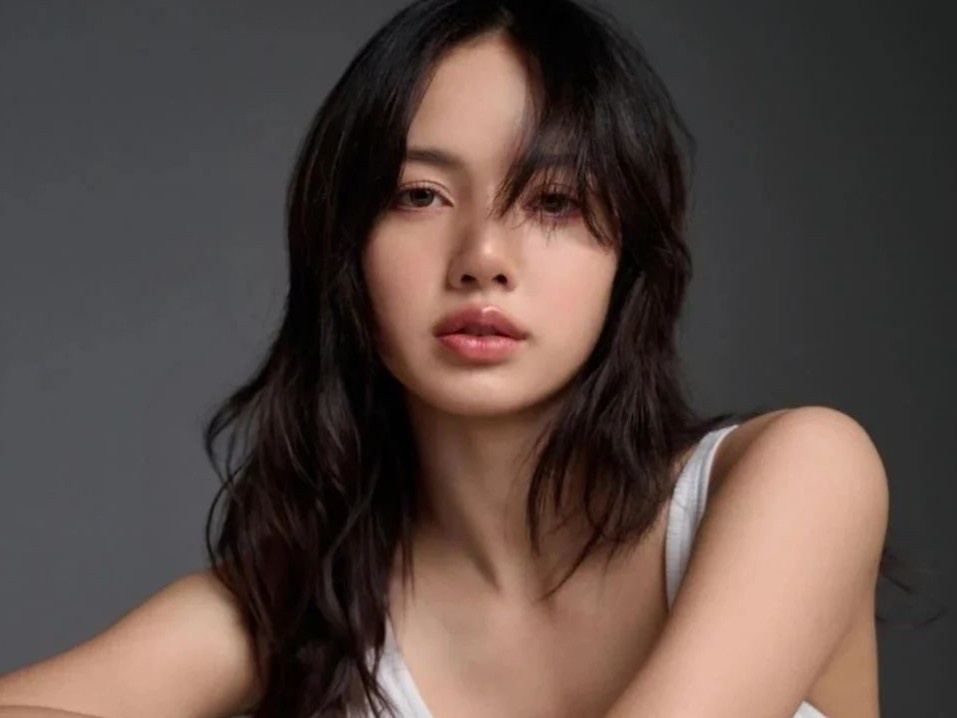 Lisa xin lỗi sau khi gây tranh cãi