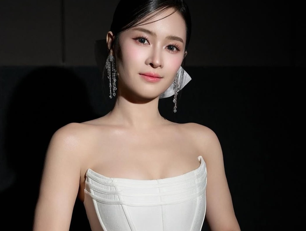 Mỹ nhân trong 'phim Việt có kinh phí kỷ lục' là ai