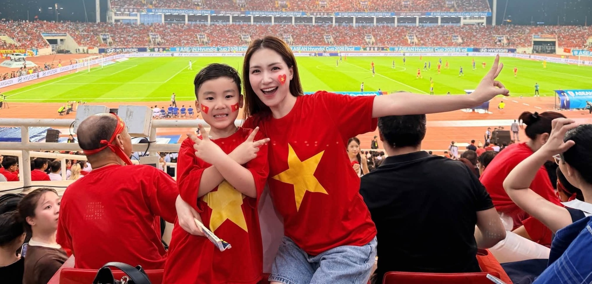 Dàn sao ăn mừng chức vô địch của tuyển Việt Nam