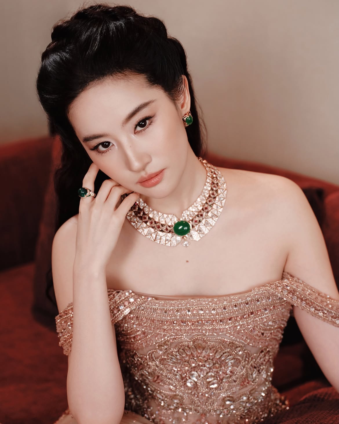 Hồ Ngọc H&agrave; ảnh 2