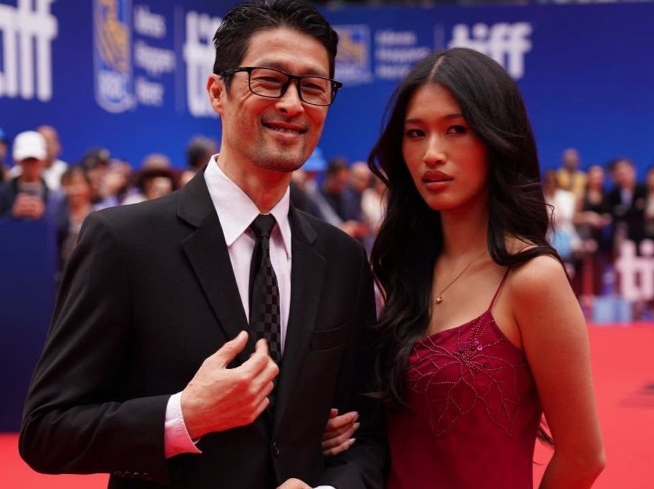 Johnny Trí Nguyễn cùng con gái đi thảm đỏ
