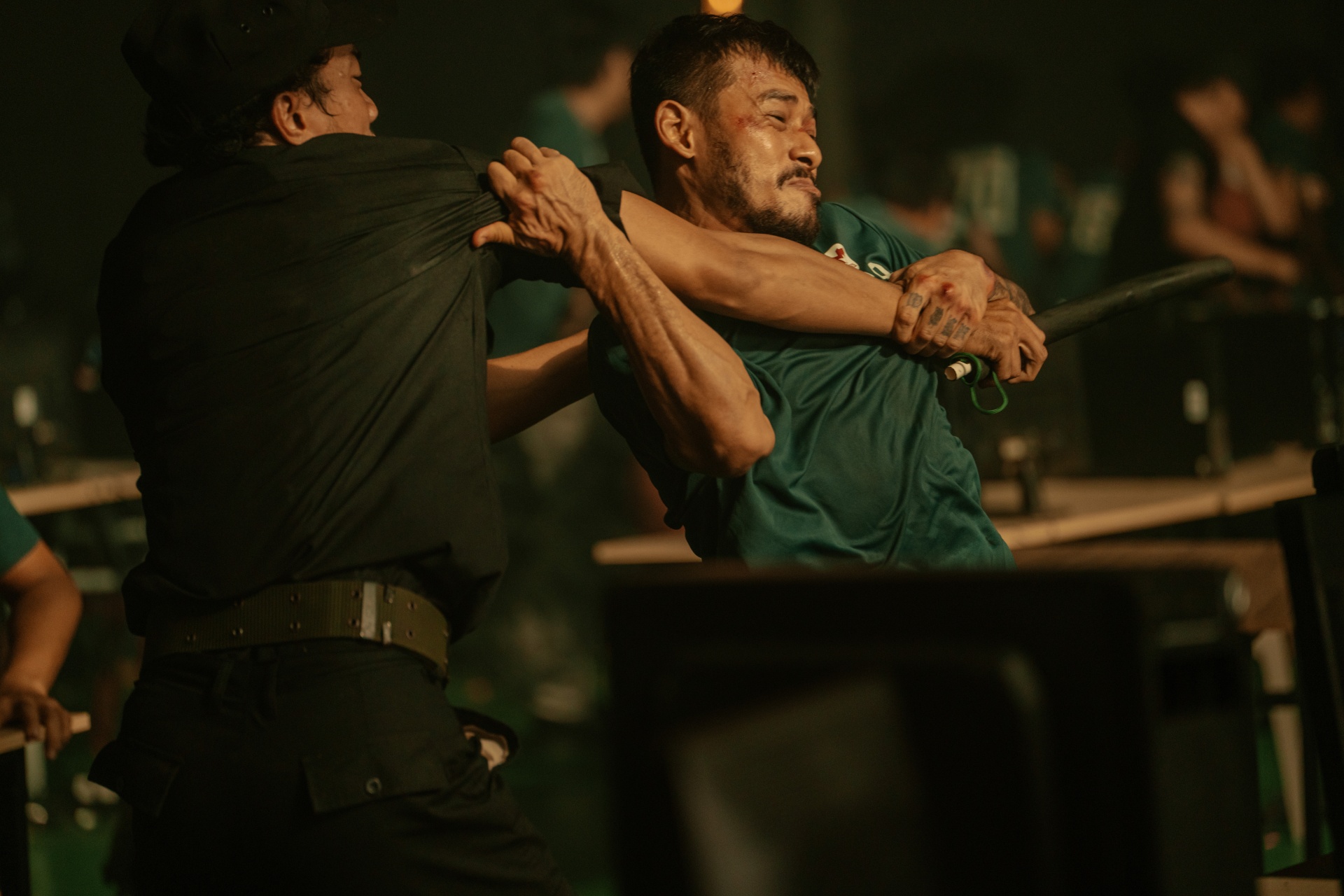 Trại bu&ocirc;n người ảnh 2