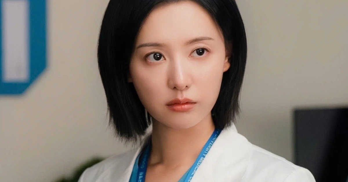 'Nữ hoàng nước mắt' Kim Ji Won bùng nổ