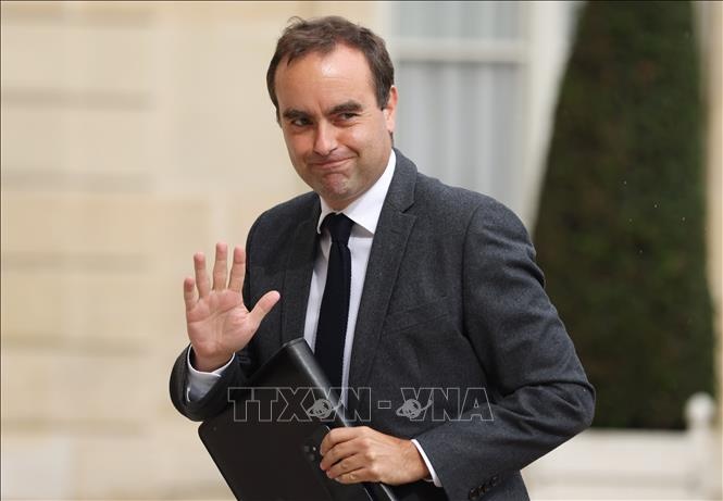 Tong thong Phap tai bo nhiem ong Sebastien Lecornu lam Thu tuong hinh anh