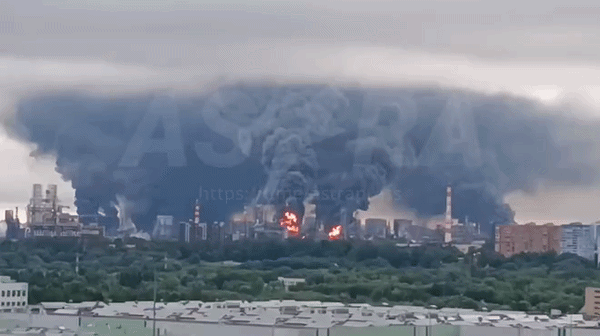 Ukraine danh trung nha may loc dau o Moscow hinh anh
