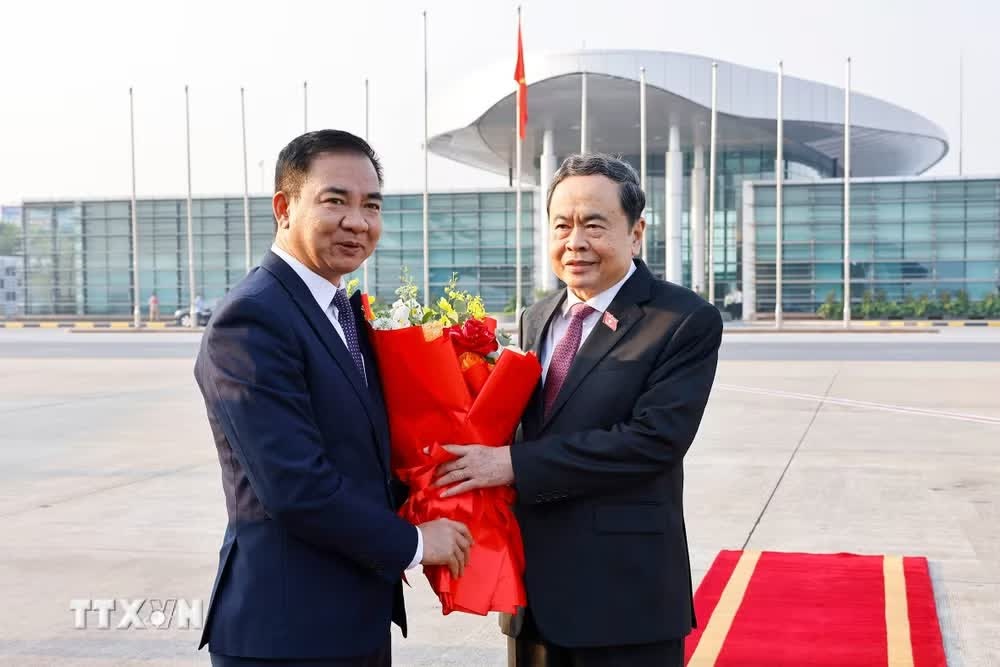 Chủ tịch Quốc hội Trần Thanh Mẫn lên đường thăm chính thức Trung Quốc