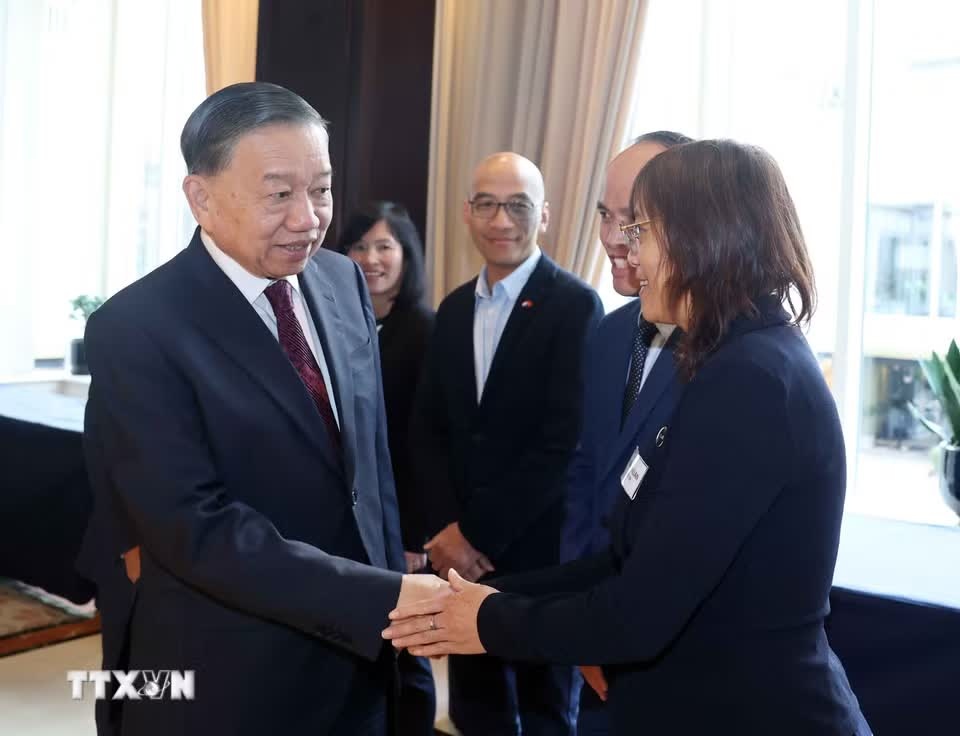 Tổng Bí thư, Chủ tịch nước Tô Lâm gặp gỡ đại diện chuyên gia, trí thức người Việt tại Bỉ và Luxembourg