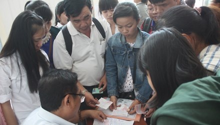 Doi moi tuyen sinh: Hoang mang, rac roi hinh anh