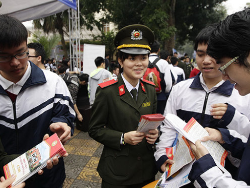 Gan 60% thi sinh da qua so tuyen vao truong cong an hinh anh