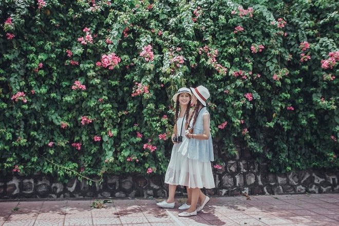 Không chỉ giống nhau về ngoại hình mà tính cách, sở thích của 2 cô nàng này cũng có nhiều điểm chung.