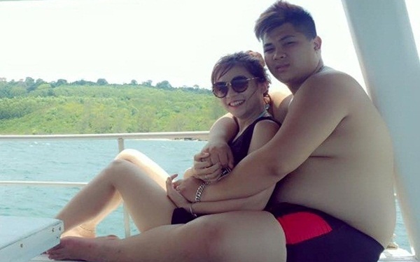 Gần đây, chuyện tình chị em của Hồng Trung và Hoài Thương thu hút sự chú ý của mạng xã hội. Nếu như chàng trai cao 1,82 m, nặng 134 kg thì cô gái chỉ vỏn vẹn 1,62 m, nặng 50 kg.  Với Hoài Thương, cô chưa bao giờ nghĩ mình sẽ yêu chàng trai nặng hơn trăm ký, lại nhỏ hơn 3 tuổi. Nhưng khi con tim lên tiếng, không chuyện gì là không thể. Bản chất thật thà, tình cảm chân thành của Trung là điều khiến cô gái 9X ấn tượng nhất. Về phía Trung, anh thừa nhận, mình bị thu hút với mái tóc xù và làn da ngăm đen từ lúc Thương còn nhỏ.