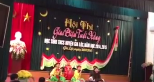 Nu sinh Hai Duong hat van co doi  thuong ngan hinh anh