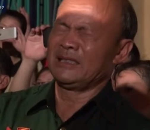 Gia dinh liet si Nguyen Van Nam nhan lai ky vat thieng lieng cua nguoi anh trai hinh anh