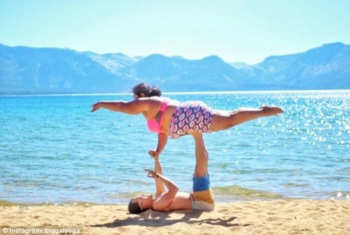 Valerie thường xuyên đăng những bức ảnh chụp lại cảnh cô thực hiện các động tác yoga khó lên Instagram và thu hút sự quan tâm không nhỏ của cộng đồng mạng.