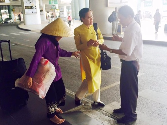 Nhung cau chuyen ve nghia cu dep tai san bay hinh anh